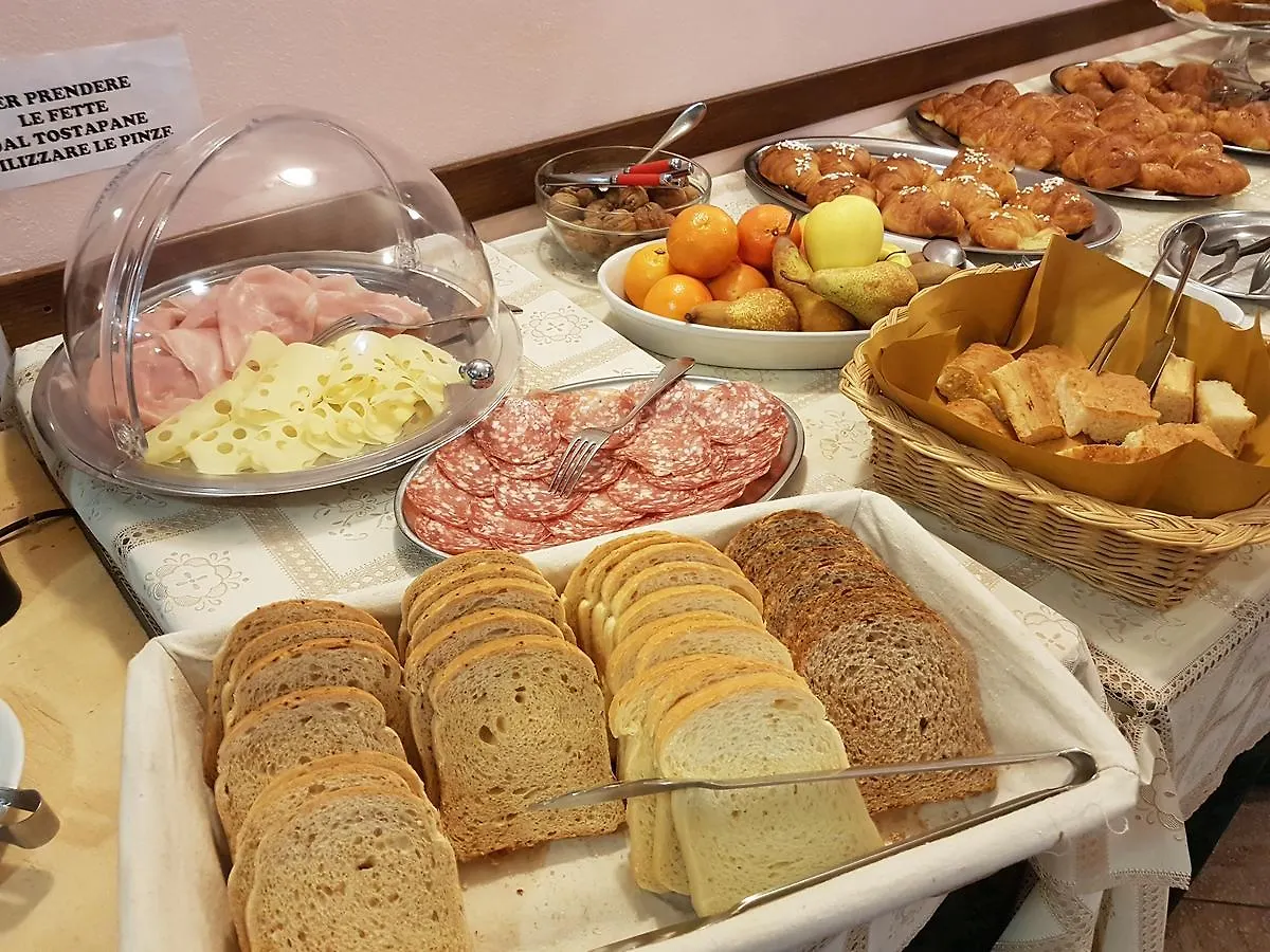 Albergo Ristorante Sciatori Pievepelago 3*,