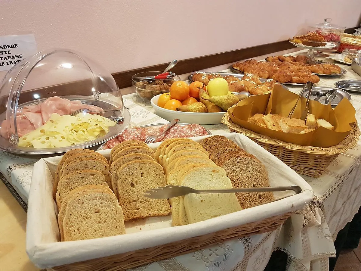 Albergo Ristorante Sciatori Pievepelago Hotel